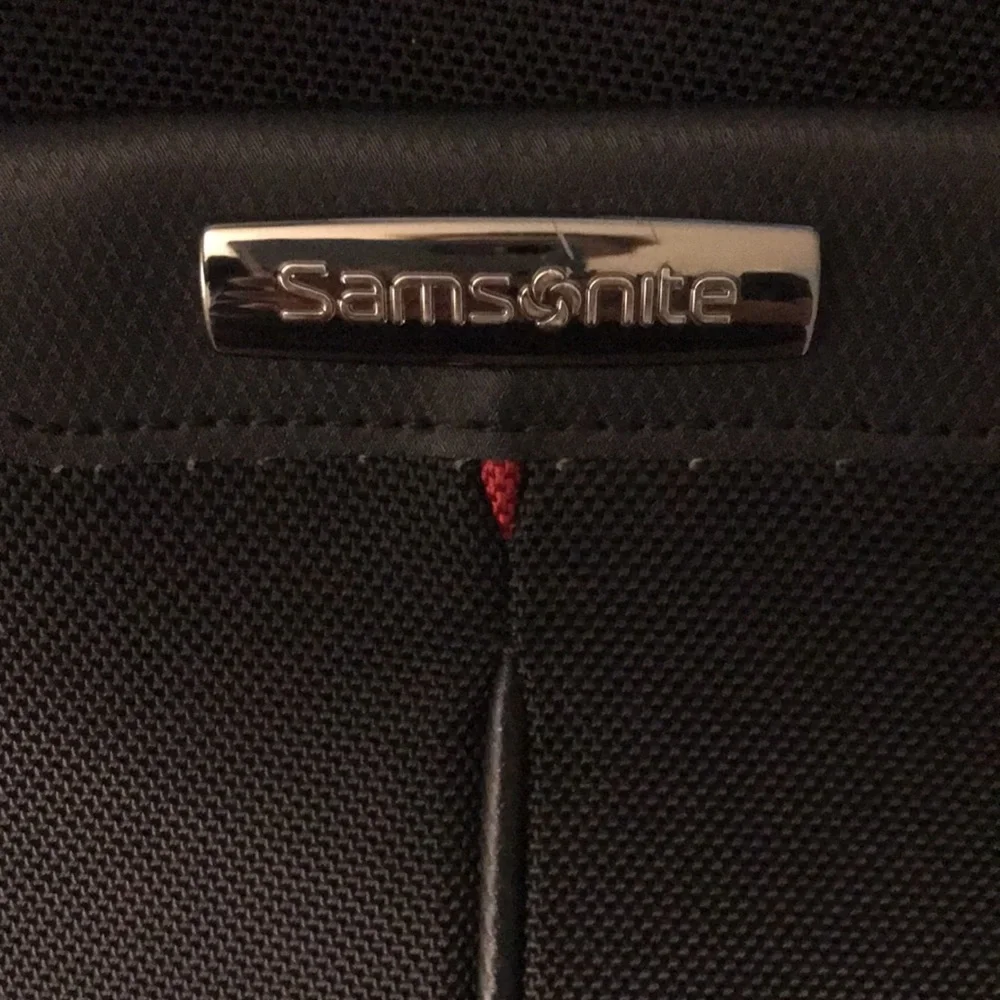 New Samsonite Black Carry On Shoulder Bag Computer Compartment Suitcase Luggage